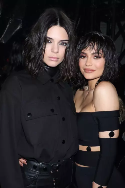 Kendall si Kylie Jenner in 2017