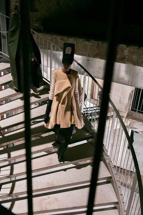 Rick Owens colectia toamna iarna 2017-2018 backstage (18)