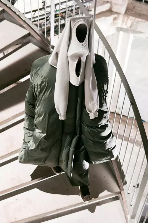 Rick Owens colectia toamna iarna 2017-2018 backstage (20)