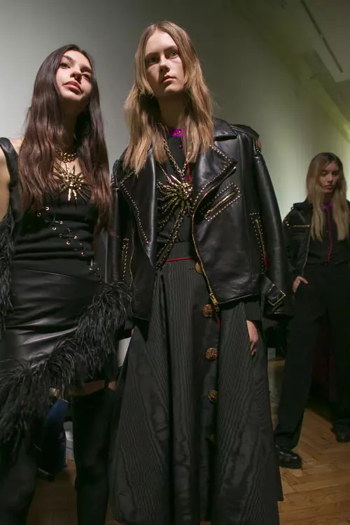 Fausto Puglisi colectia toamna-iarna 2017-2018 backstage (11)