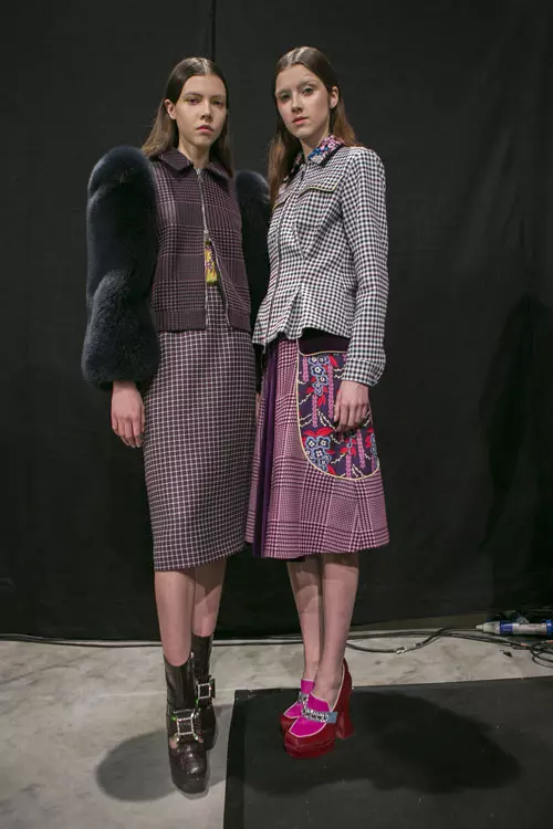 Mary Katrantzou colectia toamna-iarna 2017-2018 backstage (12)