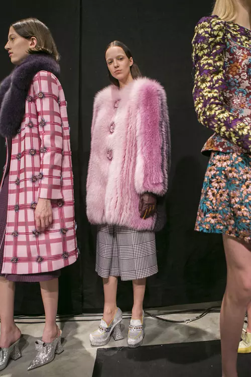 Mary Katrantzou colectia toamna-iarna 2017-2018 backstage (14)