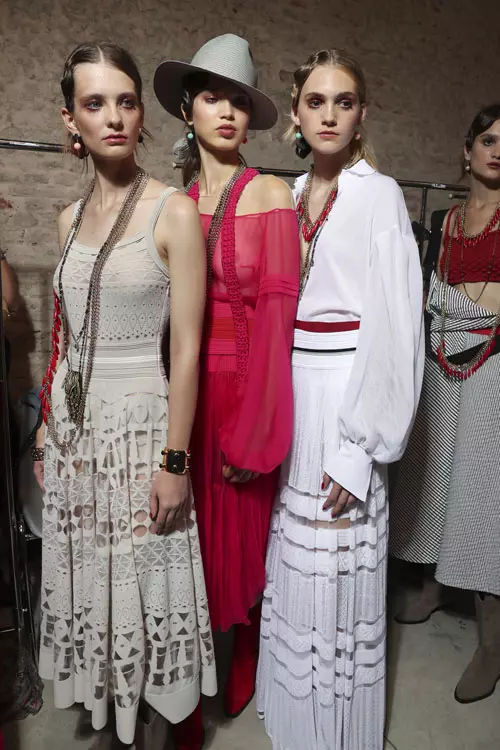 Les Copains colecția primăvară-vară 2018 backstage (15)