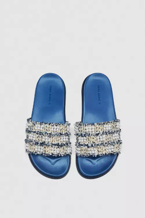 10. Papuci din material textil și perle, Zara, 99,90 lei