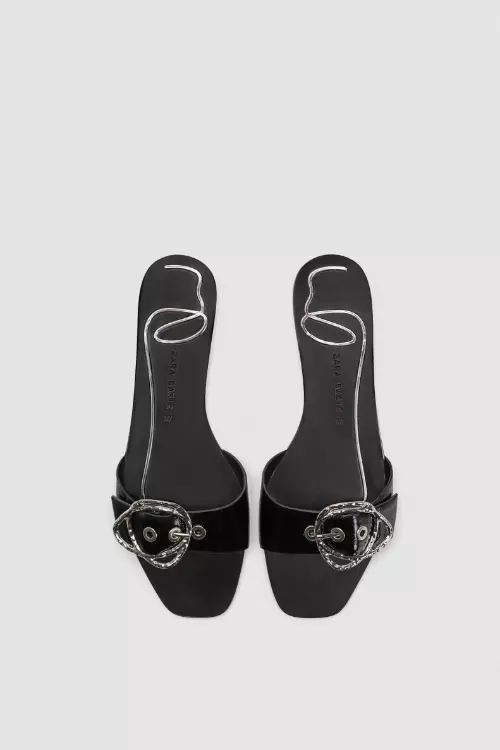 9. Papuci din piele ecologică, Zara, 79,90 lei
