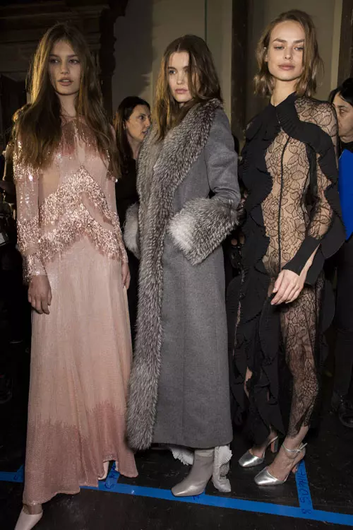 Blumarine colecția toamnă-iarnă 2018-2019 backstage (1)