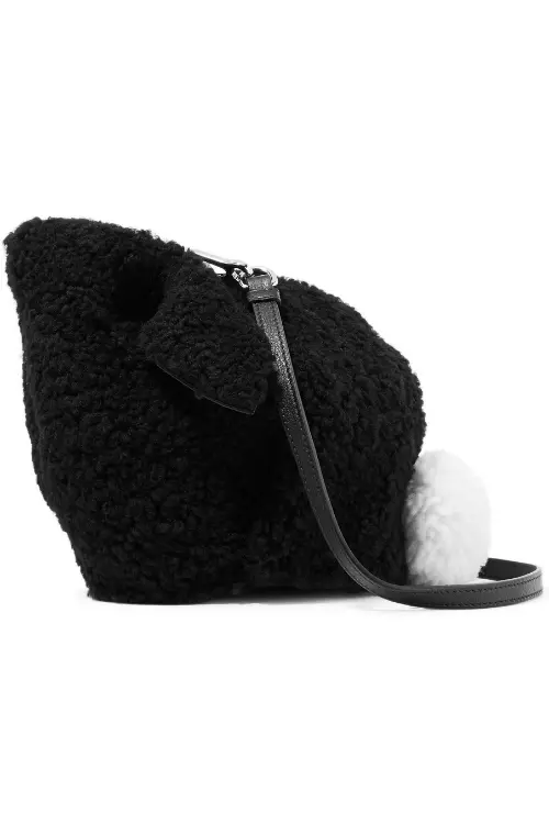 2. Geanta din blană, Loewe, 1200 euro
