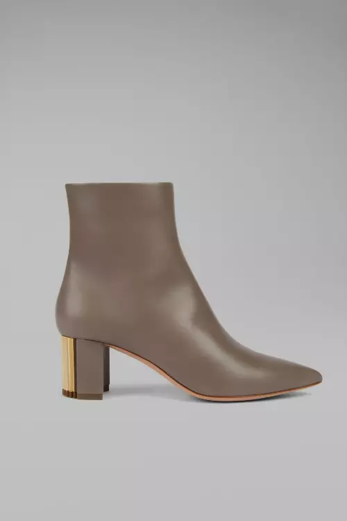 5. Botine din piele, Emporio Armani, 4.600 lei