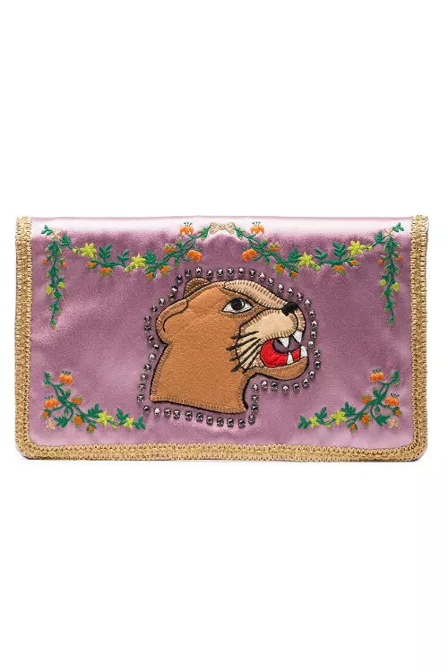 3. Clutch din mătase cu broderie, Gucci, 9.200 lei