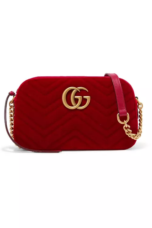 4. Geantă din catifea, Gucci, 4.462 lei