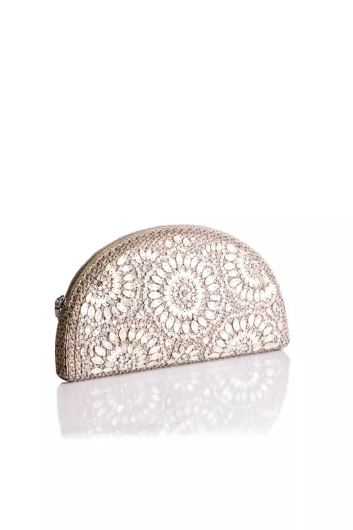 9. Clutch brodat, Sadra Eric Javtis, 2.235 lei, www.sportcouture.ro