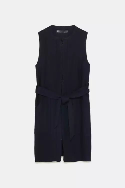 10. Vestă din stofă de lână, Zara, 249,90 lei