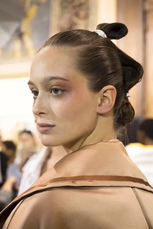 Valentin Yudashkin primăvară-vară 2019 backstage (3)