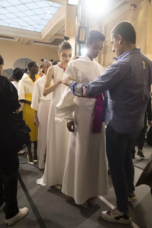 Valentin Yudashkin primăvară-vară 2019 backstage (4)