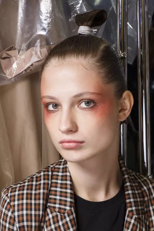 Valentin Yudashkin primăvară-vară 2019 backstage (5)