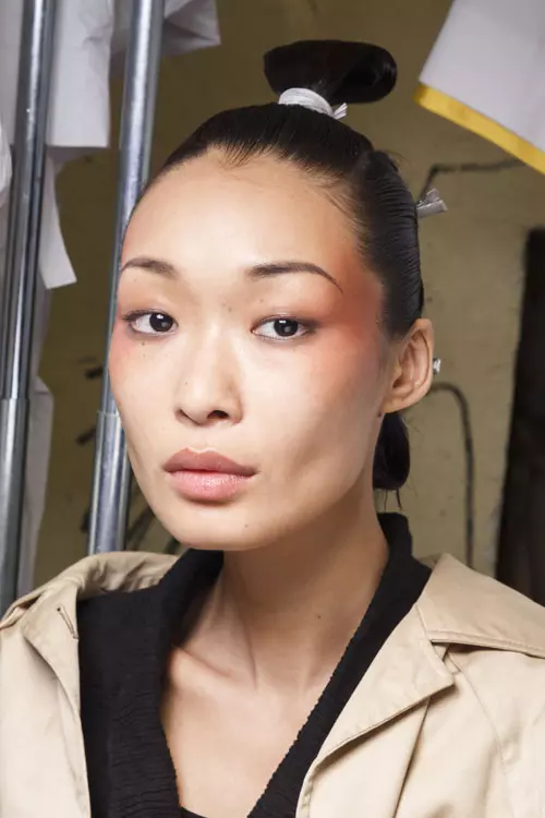 Valentin Yudashkin primăvară-vară 2019 backstage (7)