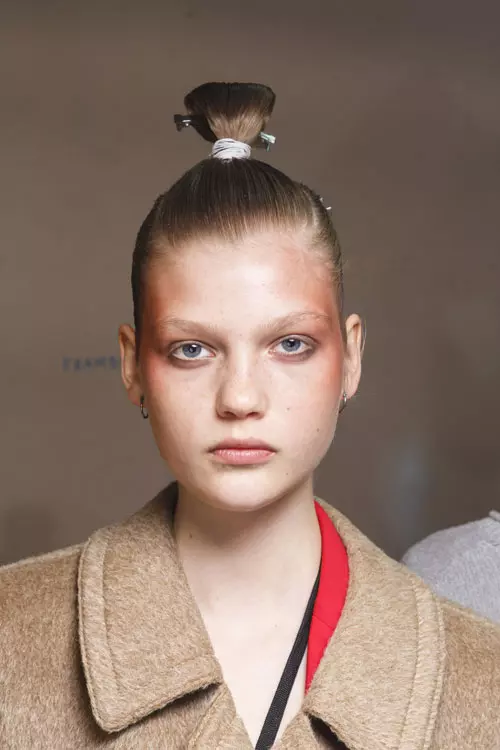 Valentin Yudashkin primăvară-vară 2019 backstage (9)