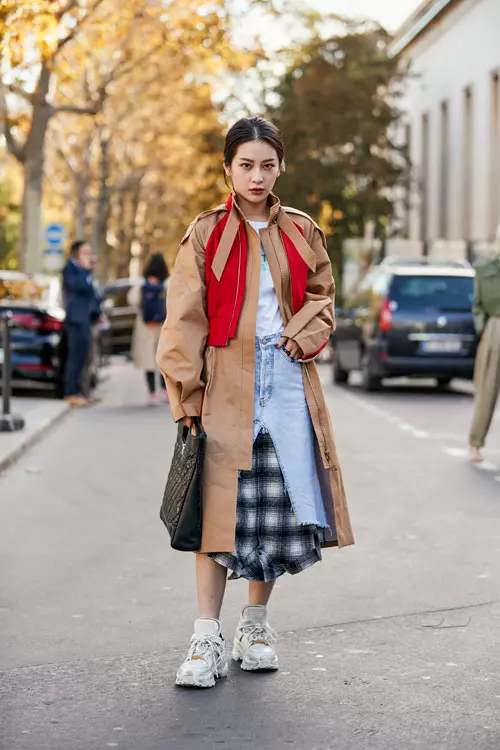 Fusta din denim reinterpretată