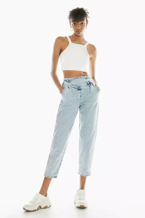 Jeans Bershka, 149,90 lei