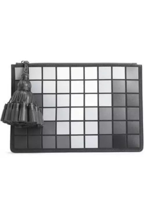 Plic Anya Hindmarch, 248 euro, www.theoutnet.com