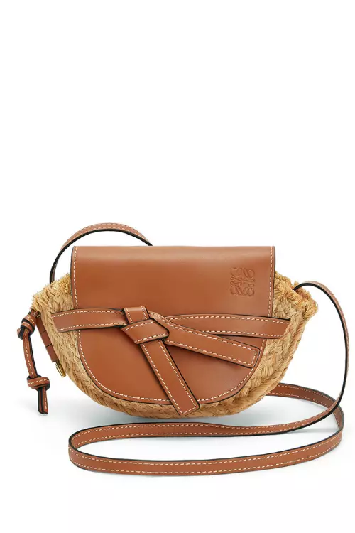 Geantă din piele, Loewe, 850 euro, magazinul Mengotti
