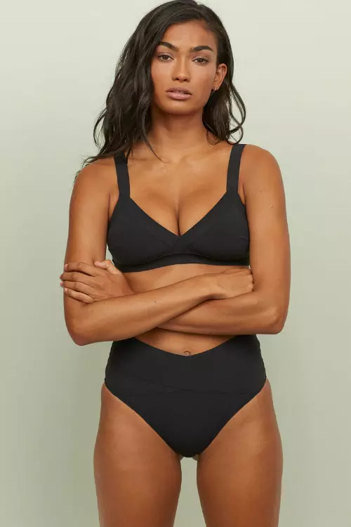 Corpul în formă de măr - Costum de baie H&M, 170 lei