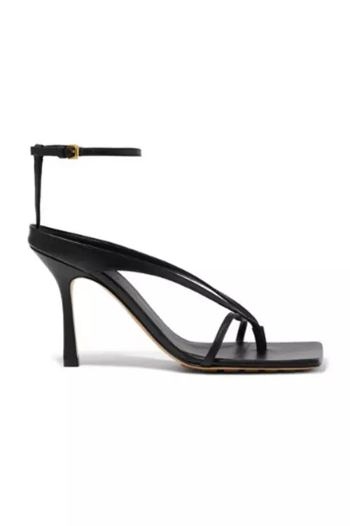 4. Sandale din piele, Bottega Veneta, 560 euro