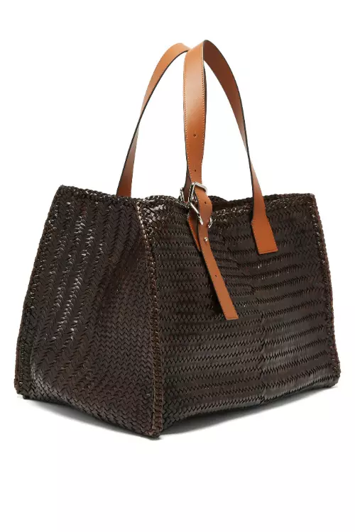 16. Geanta din piele împletită de la Loewe