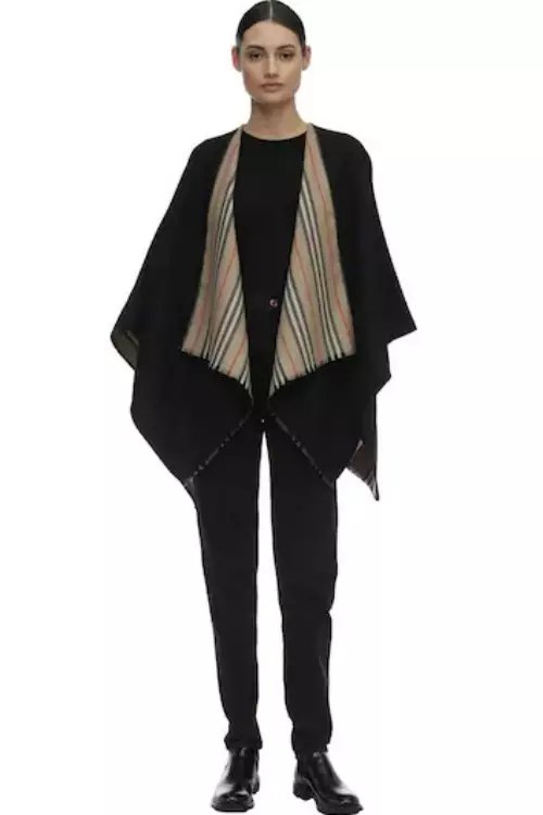 9. Fular tip poncho Burberry, 3579.00 lei, www.luisaviaroma.com