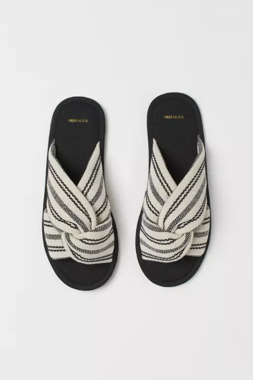 2. Papuci din material textil și piele ecologică, H&M, 89,99 lei