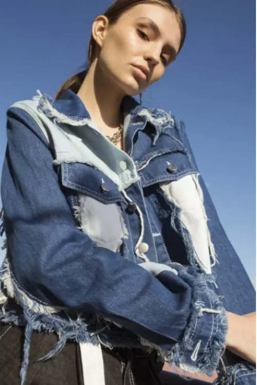 Jachetă din denim reciclat, AFMF, 152 euro, www.afmf.ro