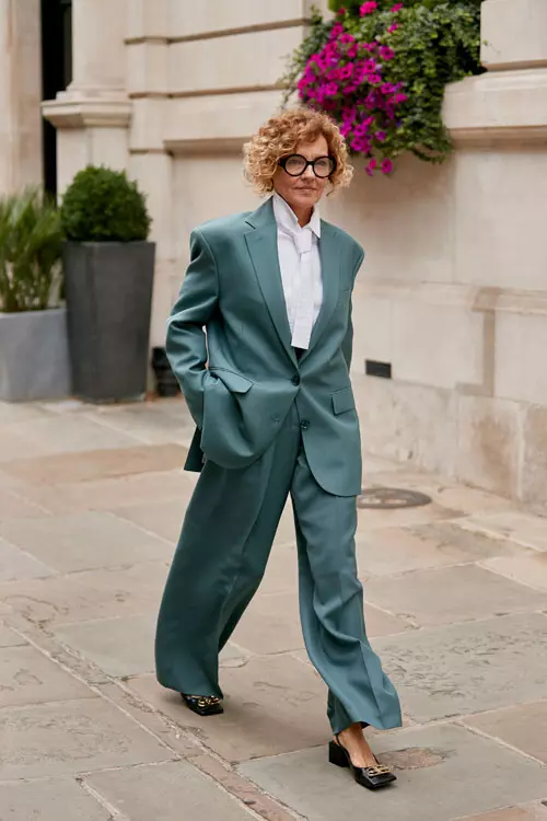 Pantalonii wide-leg