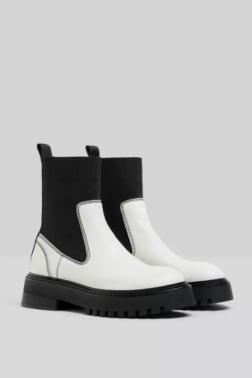 Ghete din piele, Bershka, 279,90 lei