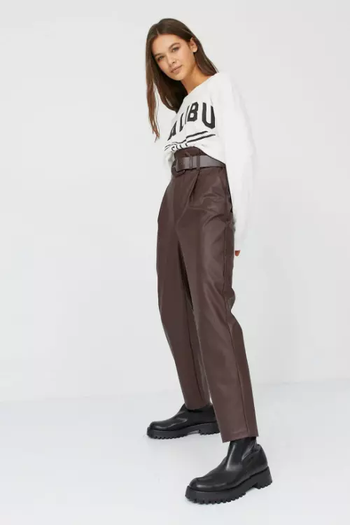 Pantaloni din imitație de piele, Stradivarius, 159,90 lei