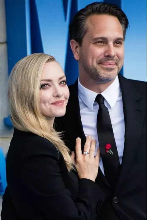 Amanda Seyfried și Thomas Sadoski