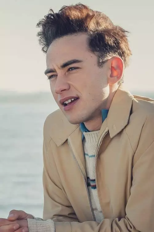 1. It’s a Sin are la bază experiența scenaristului Russell T. Davies