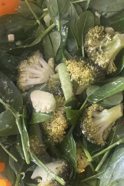 Salată cu broccoli