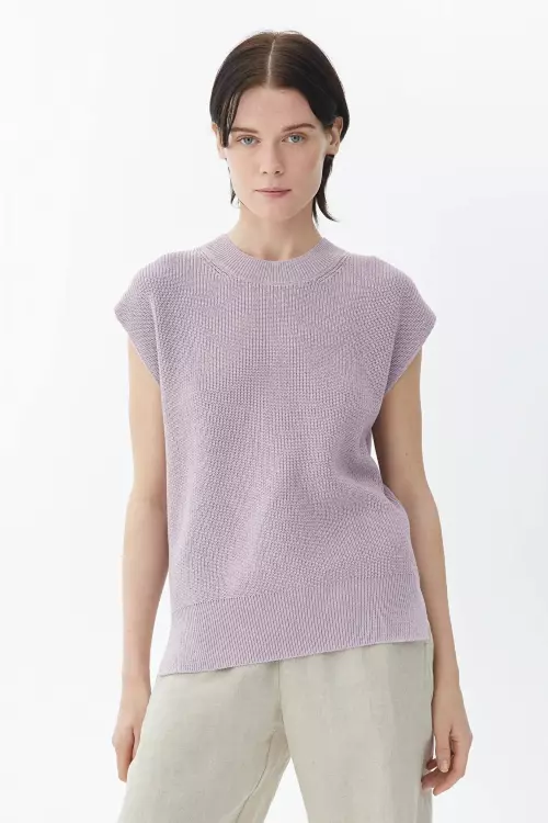 Top din bumbac, Arket, 59 euro, www.arket.com