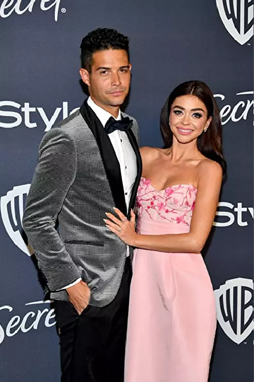 8. Sarah Hyland și Wells Adams