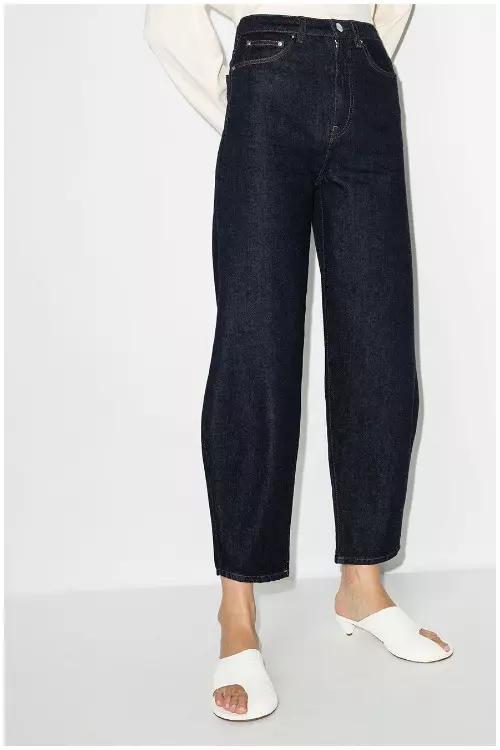 Jeans, Toteme, 220 euro, www.farfetch.com