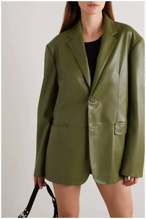 Sacou din piele ecologică, The Frankie Shop, 371,87 euro, www.net-a-porter.com