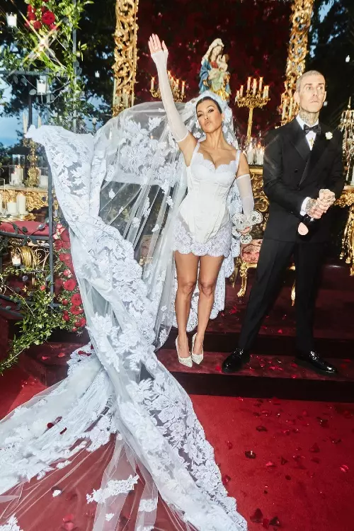 2. Kourtney Kardashian și Travis Barker