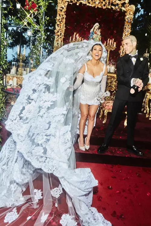 3. Kourtney Kardashian și Travis Barker