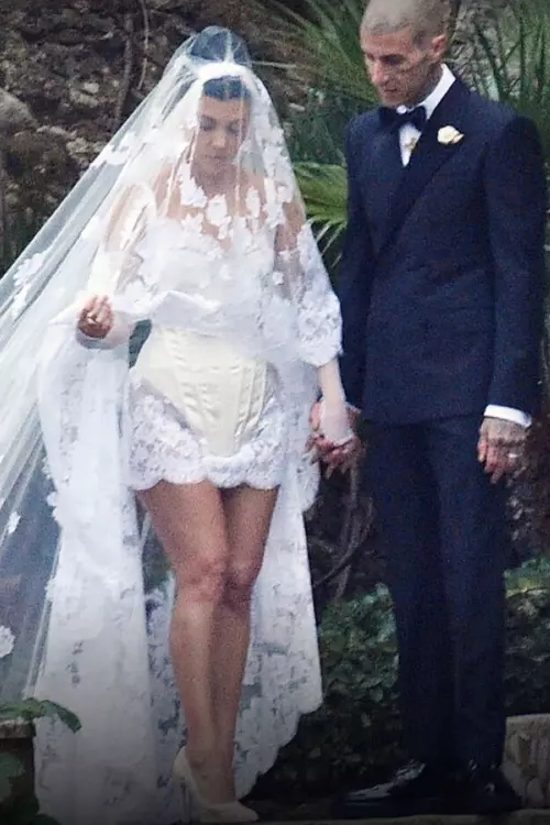 7. Kourtney Kardashian și Travis Barker