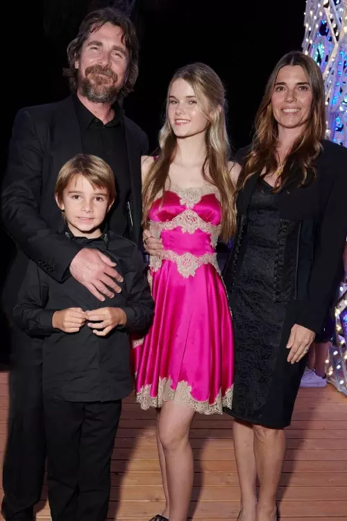17. Christian Bale, Sibi Blazic și cei doi copii, Emmeline și Joseph