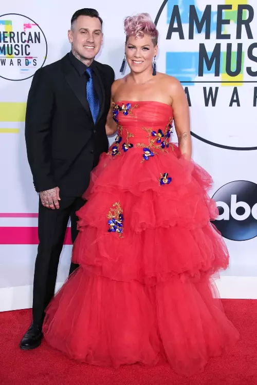 1. Pink și Carey Hart