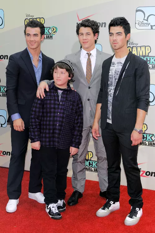 10. Frankie Jonas, Kevin Jonas, Nick Jonas și Joe Jonas