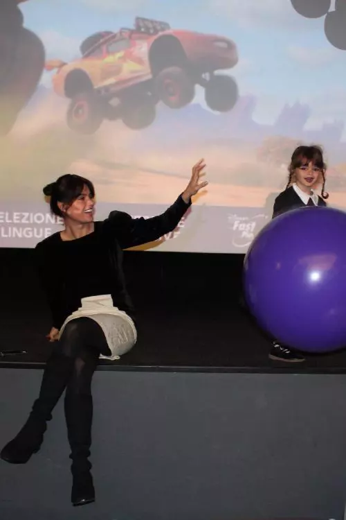 4. Caroline Léon, fiica lui Catrinel Menghia, a împlinit 4 ani