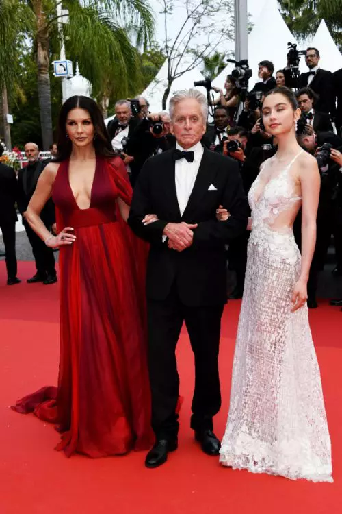 2. Catherine Zeta Jones, Michael Douglas și fiica lor, Carys Zeta Douglas