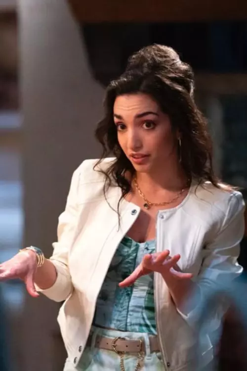 8. Julia Macchio
